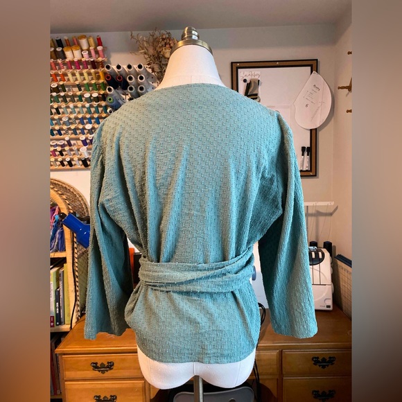 Wrap top with 3/4” sleeves green cotton blouse - Picture 4 of 12